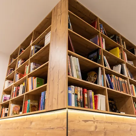 Отель Self-check-in Vinoq Zistersdorf