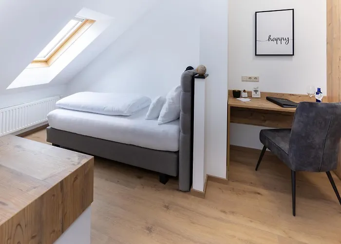 Отель Self-check-in Vinoq Zistersdorf