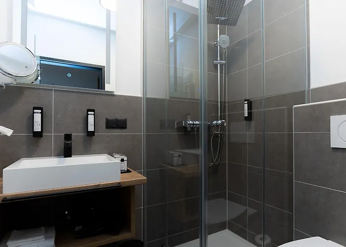 Отель Self-check-in Vinoq Zistersdorf